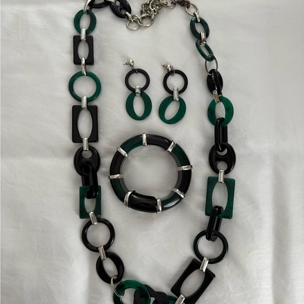 Chico's Green and Black Necklace Set